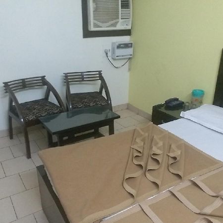 Hotel Shreeram Deluxe Yeni Delhi Dış mekan fotoğraf