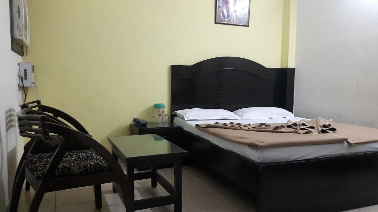 Hotel Shreeram Deluxe Yeni Delhi Dış mekan fotoğraf