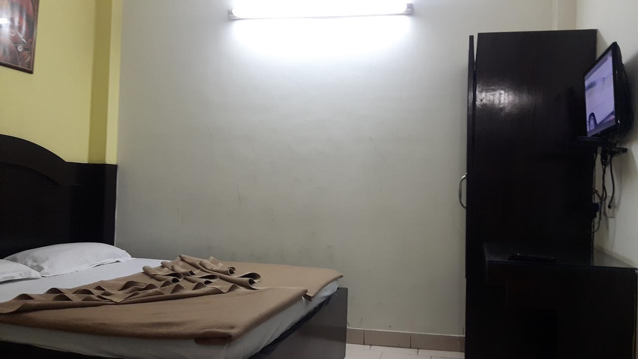 Hotel Shreeram Deluxe Yeni Delhi Dış mekan fotoğraf