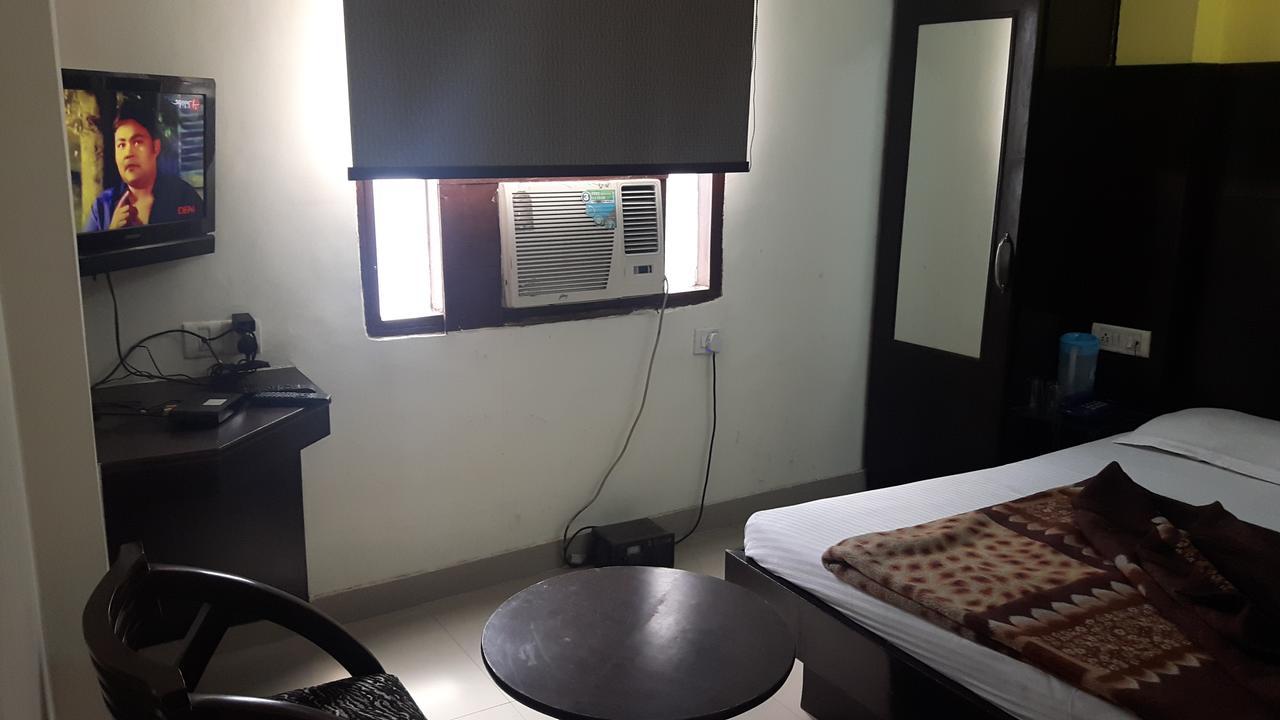 Hotel Shreeram Deluxe Yeni Delhi Dış mekan fotoğraf