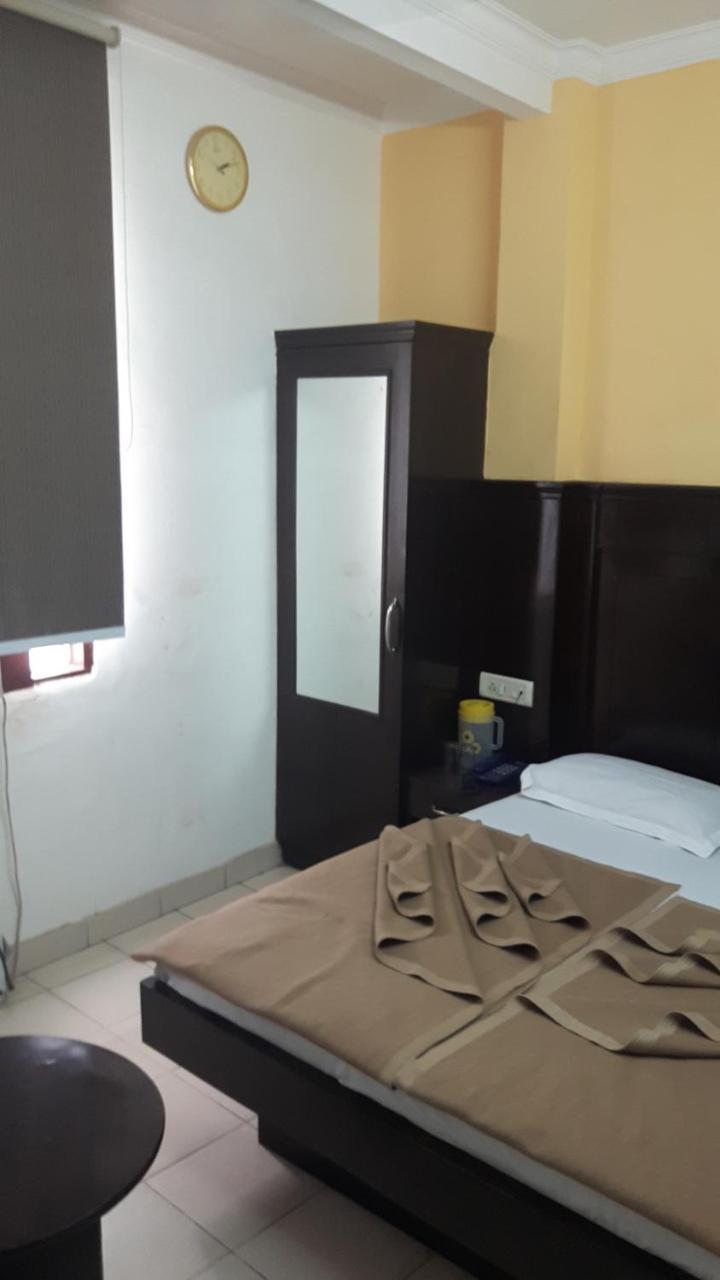 Hotel Shreeram Deluxe Yeni Delhi Dış mekan fotoğraf