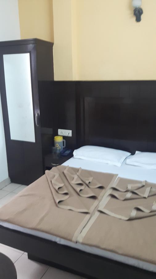 Hotel Shreeram Deluxe Yeni Delhi Dış mekan fotoğraf