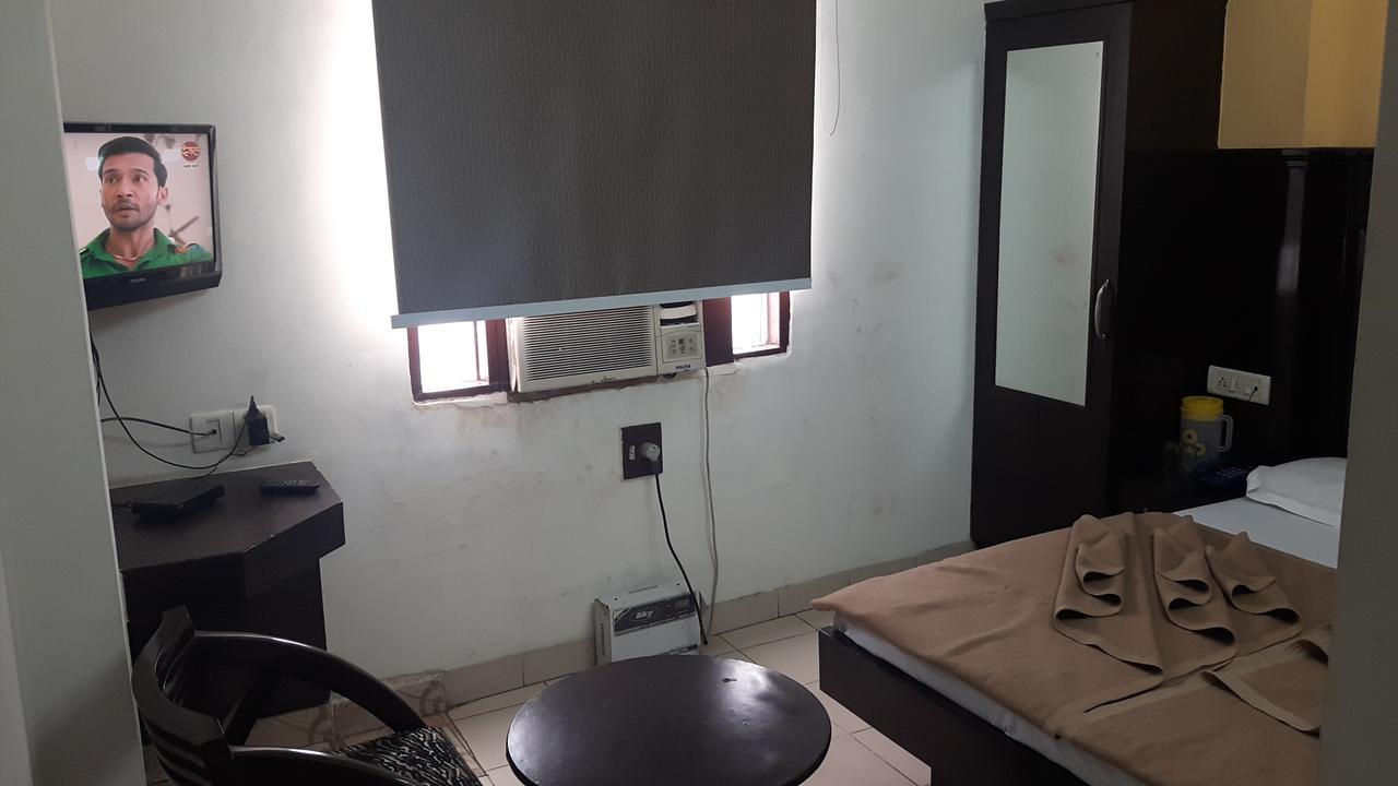 Hotel Shreeram Deluxe Yeni Delhi Dış mekan fotoğraf
