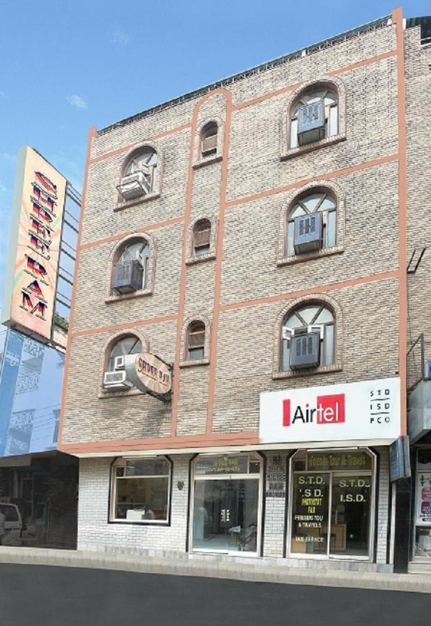 Hotel Shreeram Deluxe Yeni Delhi Dış mekan fotoğraf